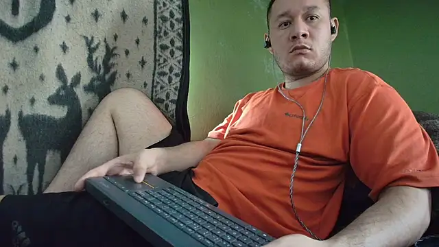 Snapshot of sweet_cock28 chatting on 05-08-26, 03:28 sweet cock28 online show from 05-08-26, 03:28