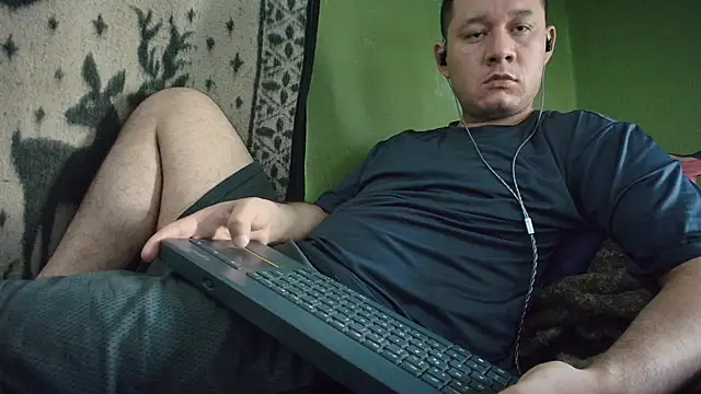Snapshot of sweet_cock28 chatting on 05-19-26, 03:18 sweet cock28 online show from 05-19-26, 03:18