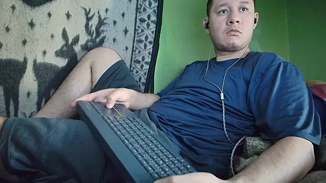 Snapshot of sweet_cock28 chatting on 05-20-26, 03:18 sweet cock28 online show from 05-20-26, 03:18