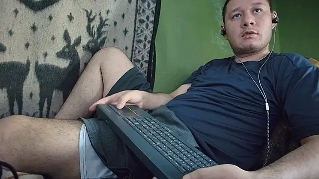 Snapshot of sweet_cock28 chatting on 05-21-26, 03:30 sweet cock28 online show from 05-21-26, 03:30