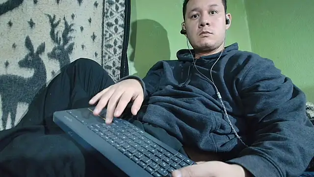Snapshot of sweet_cock28 chatting on 05-27-26, 01:57 sweet cock28 online show from 05-27-26, 01:57