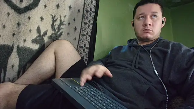 Snapshot of sweet_cock28 chatting on 05-29-26, 03:21 sweet cock28 online show from 05-29-26, 03:21