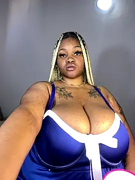 Snapshot of Yung-Missy chatting on 12-06-24, 06:04 Yung-Missy online show from 12-06-24, 06:04