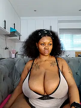 Snapshot of Yung-Missy chatting on 02-03-26, 05:27 Yung-Missy online show from 02-03-26, 05:27