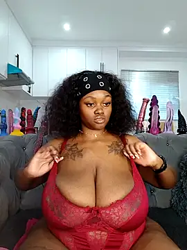 Snapshot of Yung-Missy chatting on 02-07-26, 04:38 Yung-Missy online show from 02-07-26, 04:38