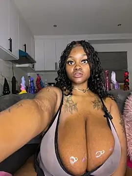 Snapshot of Yung-Missy chatting on 02-26-26, 06:29 Yung-Missy online show from 02-26-26, 06:29