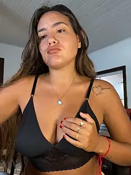 Snapshot of fenixgre chatting on 10-18-25, 05:35 fenixgre online show from 10-18-25, 05:35