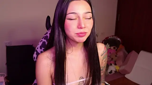 Snapshot of amber_yull chatting on 08-05-26, 03:37 amber yull online show from 08-05-26, 03:37