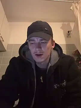 Toyjungee online show from 12-19-24, 04:57