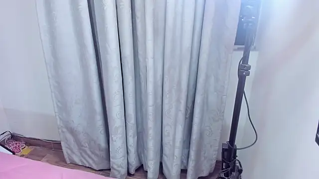 xhinata hyugax online show from 10-03-25, 11:46