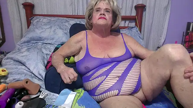 Snapshot of BigClitMelody chatting on 01-17-26, 11:52 BigClitMelody online show from 01-17-26, 11:52