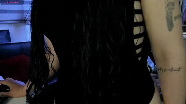 natasha logan  online show from 09-22-25, 04:03