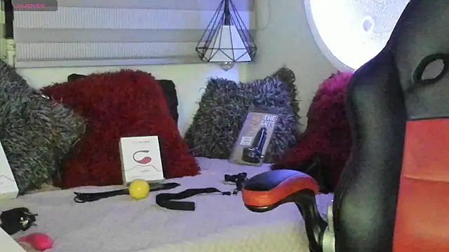 Snapshot of natasha_logan_ chatting on 05-10-26, 04:06 natasha logan online show from 05-10-26, 04:06