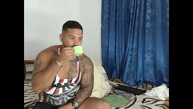 Snapshot of lover_1994 chatting on 02-06-25, 11:32 lover 1994 online show from 02-06-25, 11:32