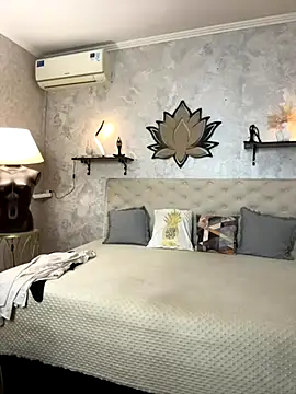 StripBianka online show from 11-12-25, 06:58