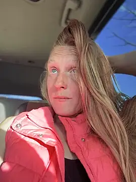 GoldenFlameGoddess online show from 04-06-26, 01:36