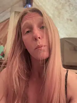 Snapshot of GoldenFlameGoddess chatting on 05-26-26, 04:03 GoldenFlameGoddess online show from 05-26-26, 04:03