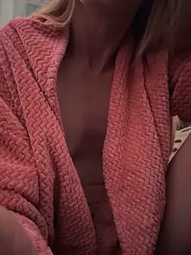 Snapshot of GoldenFlameGoddess chatting on 05-29-26, 02:48 GoldenFlameGoddess online show from 05-29-26, 02:48