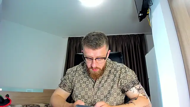 Snapshot of Findom_guy chatting on 06-13-26, 05:22 Findom guy online show from 06-13-26, 05:22