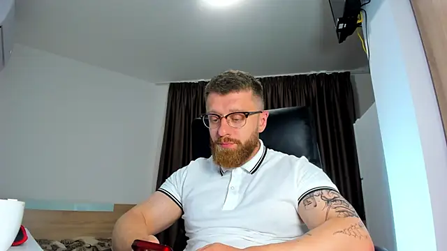 Snapshot of Findom_guy chatting on 06-14-26, 11:12 Findom guy online show from 06-14-26, 11:12
