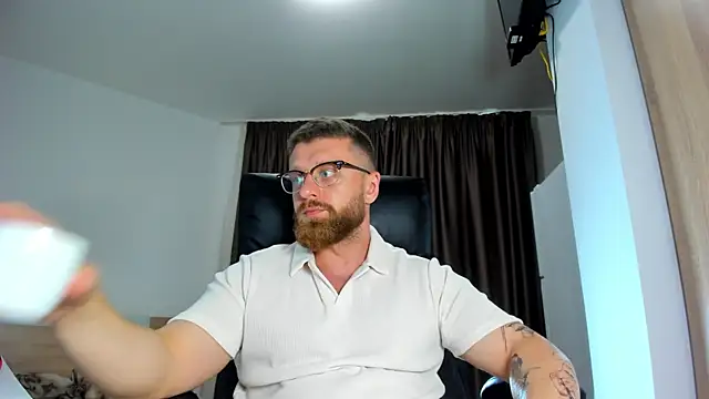 Snapshot of Findom_guy chatting on 06-16-26, 03:14 Findom guy online show from 06-16-26, 03:14