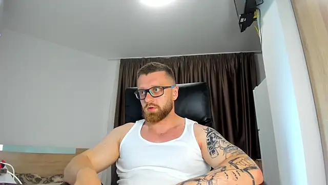 Snapshot of Findom_guy chatting on 06-23-26, 07:23 Findom guy online show from 06-23-26, 07:23