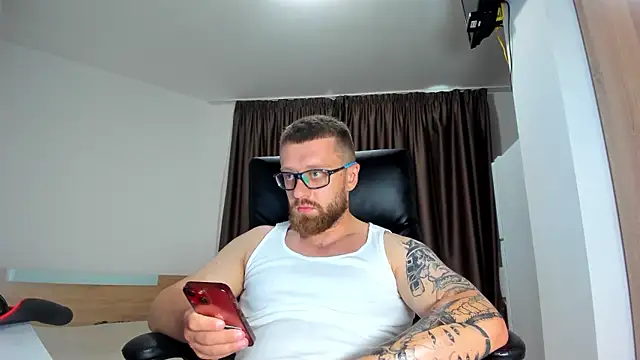 Snapshot of Findom_guy chatting on 07-13-26, 04:21 Findom guy online show from 07-13-26, 04:21