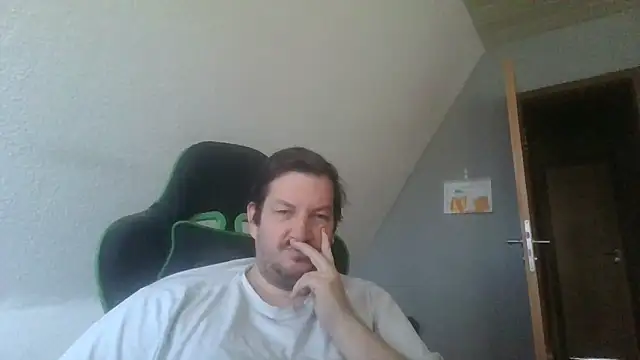 Golffahrer1982 online show from 11-12-25, 09:32