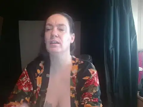 Snapshot of SimoneMoore chatting on 02-17-25, 05:32 SimoneMoore online show from 02-17-25, 05:32