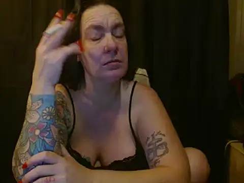 Snapshot of SimoneMoore chatting on 03-15-25, 10:57 SimoneMoore online show from 03-15-25, 10:57