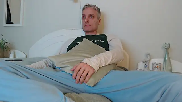 StrongBill online show from 01-25-25, 03:09