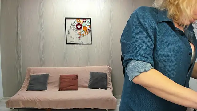 Cassandra Hotty online show from 04-01-26, 03:18