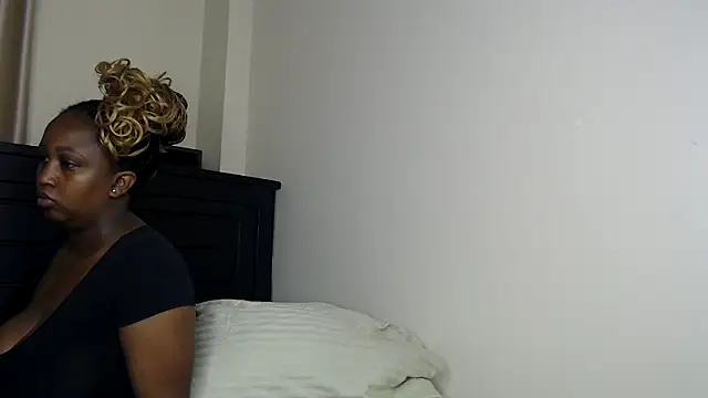 Snapshot of NIKKIE_LOVE chatting on 02-05-26, 11:20 NIKKIE LOVE online show from 02-05-26, 11:20