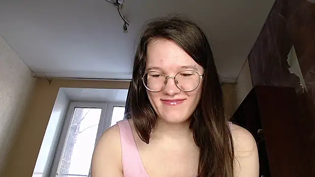 Snapshot of MiriamOr chatting on 02-09-25, 10:20 MiriamOr online show from 02-09-25, 10:20