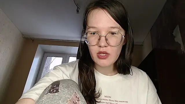 Snapshot of MiriamOr chatting on 02-12-25, 11:07 MiriamOr online show from 02-12-25, 11:07