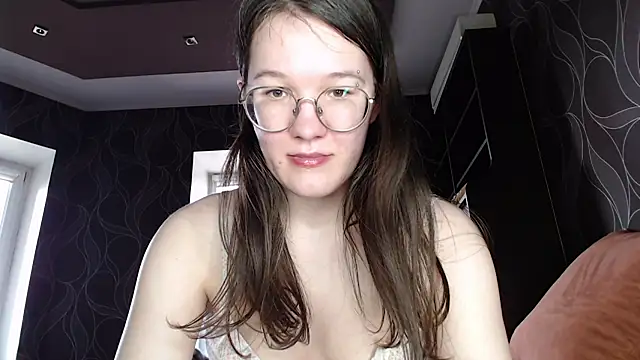 Snapshot of MiriamOr chatting on 03-10-25, 11:42 MiriamOr online show from 03-10-25, 11:42