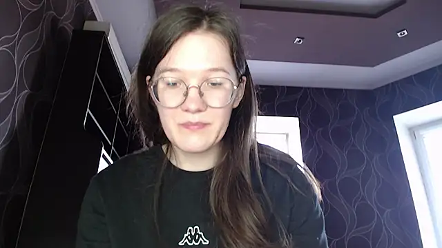 Snapshot of MiriamOr chatting on 03-22-25, 08:18 MiriamOr online show from 03-22-25, 08:18