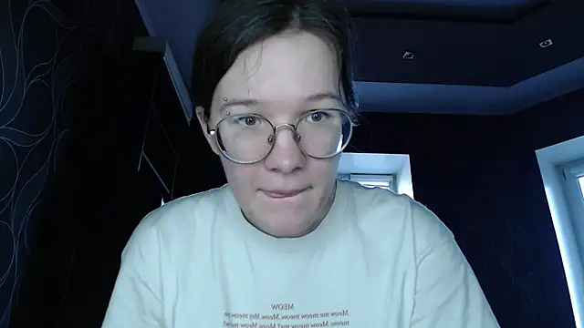 Snapshot of MiriamOr chatting on 03-23-25, 08:26 MiriamOr online show from 03-23-25, 08:26