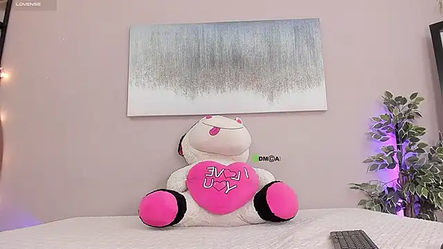 Briana Wells  online show from 10-28-25, 01:36