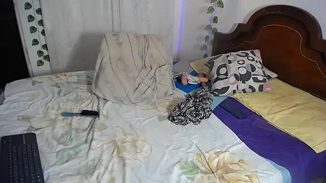 ivonne  hott1 online show from 12-14-25, 03:23