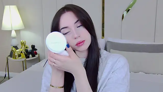 Betty Bridge online show from 03-06-26, 05:15