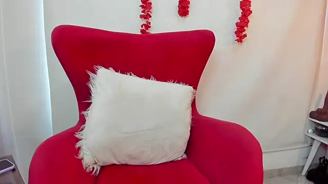 Snapshot of julieta_evans_ chatting on 01-22-25, 09:54 julieta evans online show from 01-22-25, 09:54