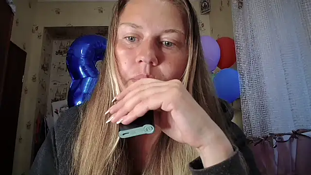 Snapshot of dream_alexa chatting on 05-18-26, 02:40 dream alexa online show from 05-18-26, 02:40