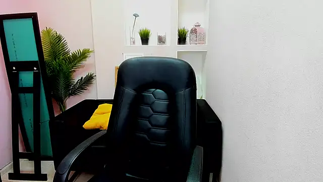 Persephoni online show from 03-16-25, 06:09