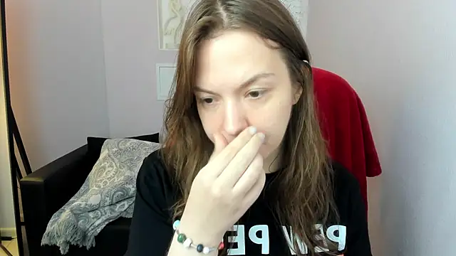 Snapshot of Persephoni chatting on 06-17-26, 10:28 Persephoni online show from 06-17-26, 10:28