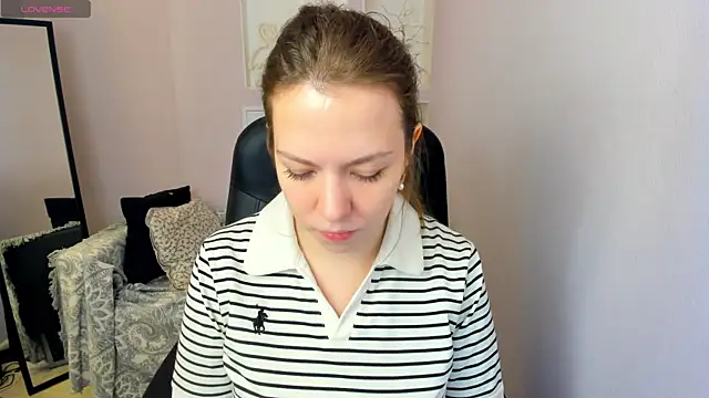 Snapshot of Persephoni chatting on 07-19-26, 05:44 Persephoni online show from 07-19-26, 05:44