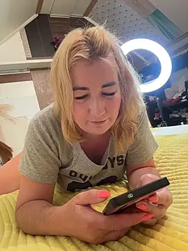 Snapshot of Your_Liza chatting on 06-19-26, 02:05 Your Liza online show from 06-19-26, 02:05