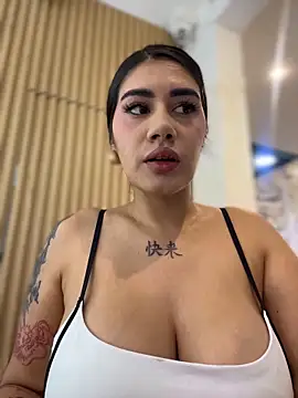 clarachanelricek online show from 12-19-25, 08:49