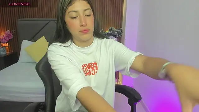 isabella thomsonp online show from 01-13-25, 07:31