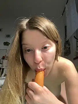 Snapshot of kimczii chatting on 05-04-26, 10:44 kimczii online show from 05-04-26, 10:44